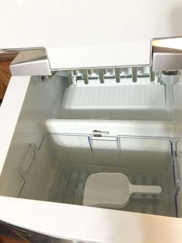 inside portable ice maker by Whynter