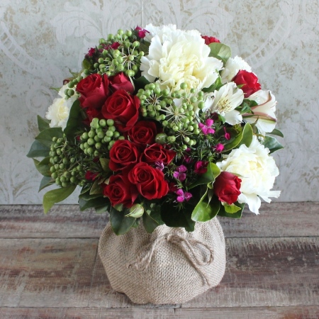 christmas-posy-in-a-vase